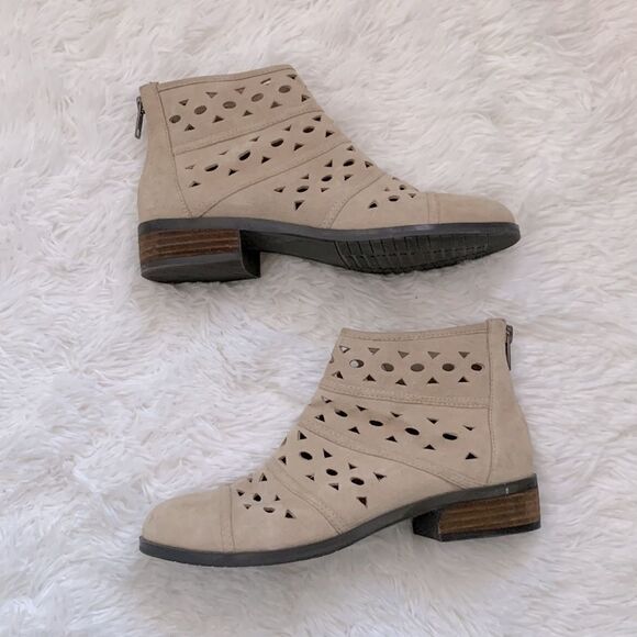 Array Portland Suede Leather Laser Cutout Ankle Boots Booties Sand Tan Sz 7 - Picture 2 of 10